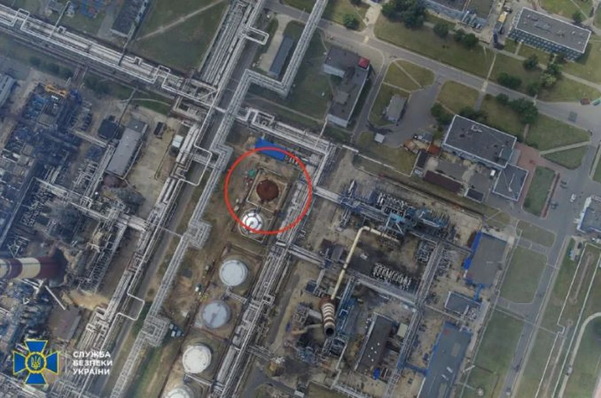 Podający się za najemników z Grupy Wagnera rosyjscy żołnierze mają dokonać prowokacji, która wciągnie Białoruś do wojny z Ukrainą - takie ostrzeżenie przekazały służby bezpieczeństwa w Kijowie. Celem ataku pod "fałszywą flagą" ma być  białoruska rafineria ropy naftowej w Mozyrzu.