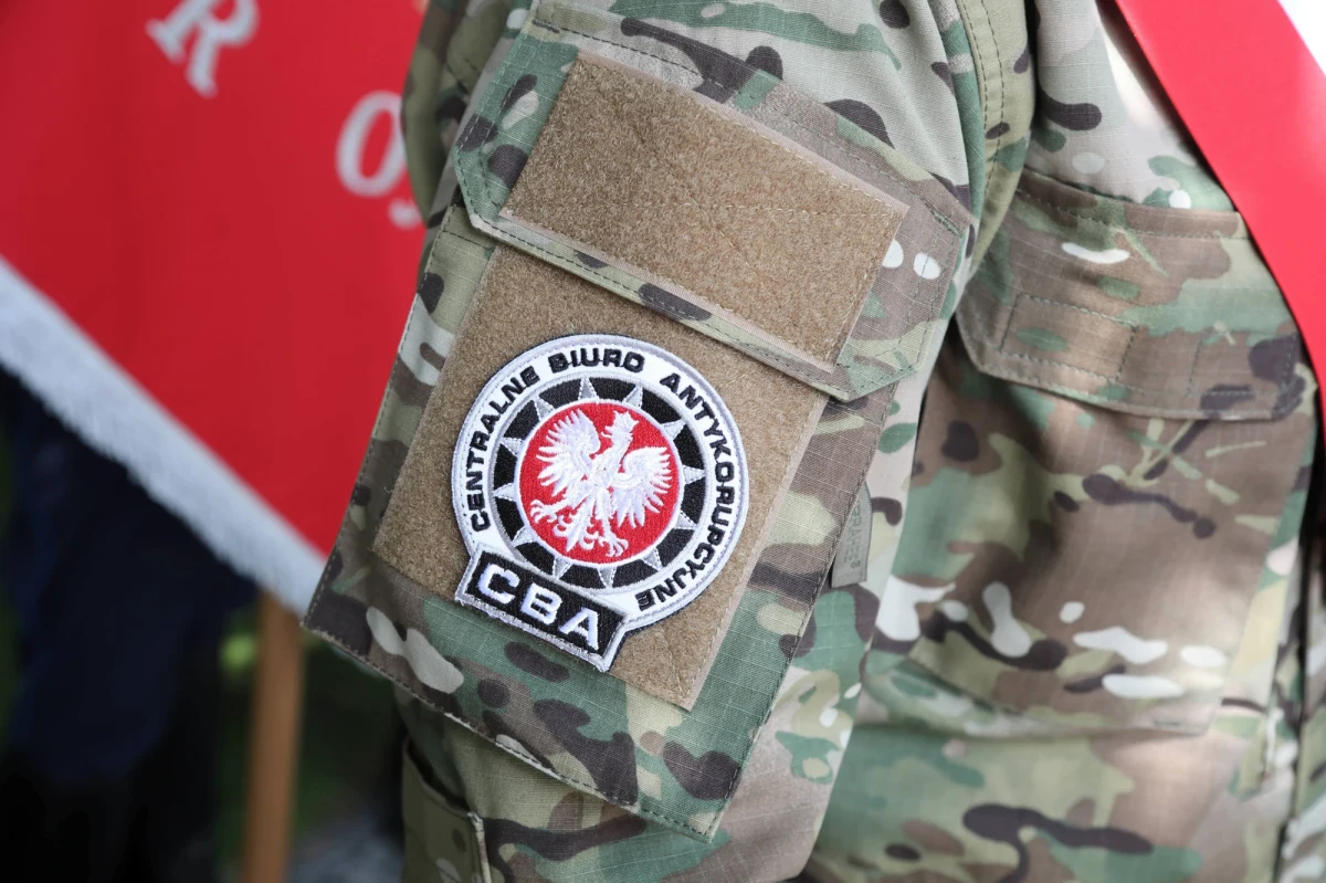 Agenci Centralnego Biura Antykorupcyjnego znowu weszli do biur warszawskiego ratusza i Miejskiego Przedsiębiorstwa Oczyszczania. CBA zabezpieczyło dokumentację, która może mieć znacznie w śledztwie dotyczącym korupcji - poinformował Robert Sosik z zespołu prasowego CBA.
