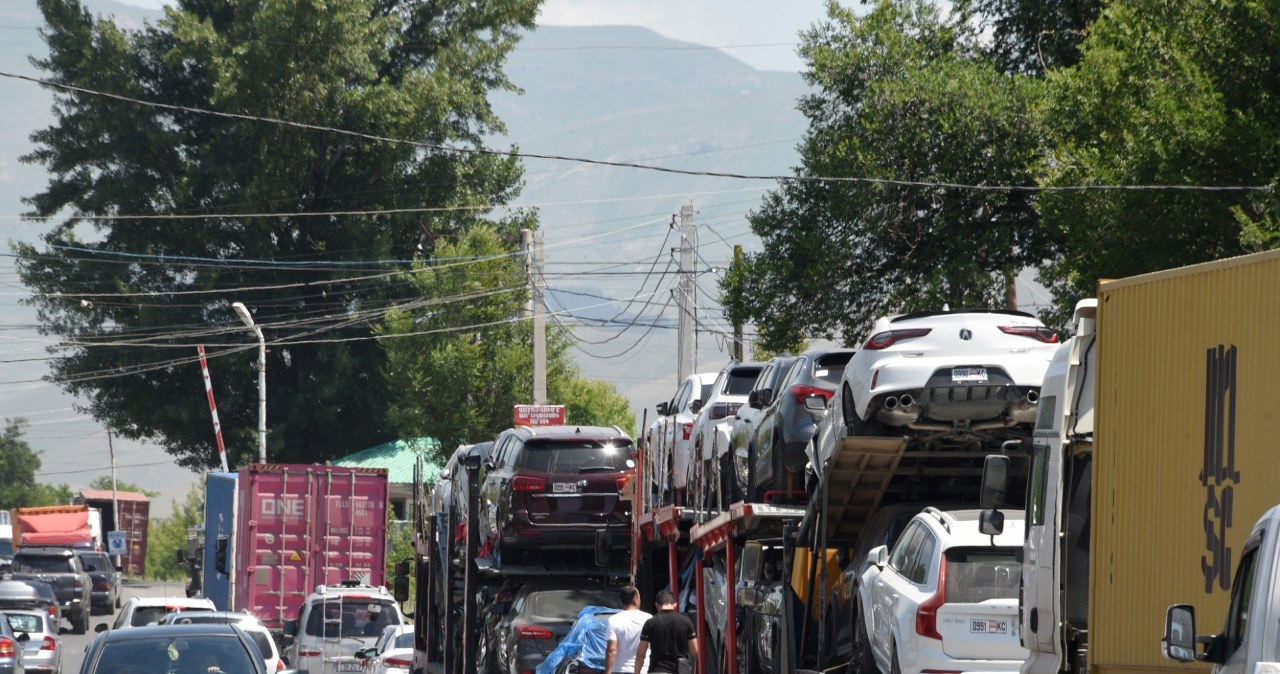 Rosjanie wciąż kupują Toyoty i BMW. Sankcje nie zatrzymały importu