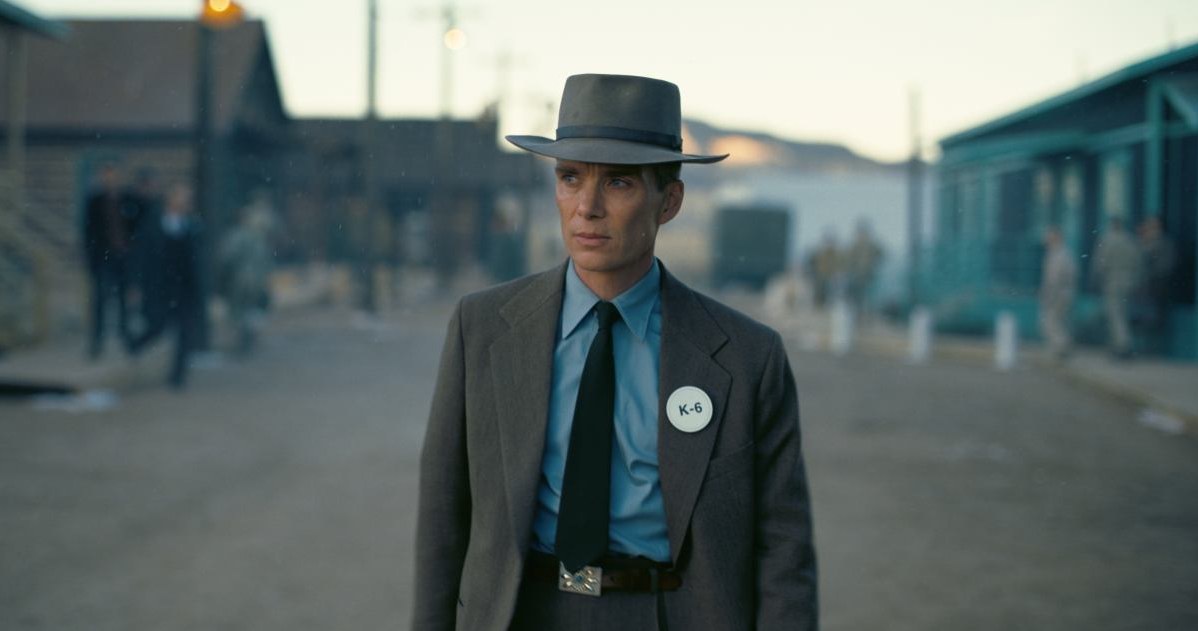 Twórcy serialu "Peaky Blinders", którego największą gwiazdą był przez wiele lat Cillian Murphy, złożyli gratulacje aktorowi z sukcesu, jaki odniósł w kinach "Oppenheimer". Film, w którym aktor wcielił się w rolę tytułową, nie dość, że zarobił już ponad 450 milionów dolarów, to otrzymuje bardzo wysokie recenzje i jest jednym z przyszłorocznych oscarowych pewniaków.