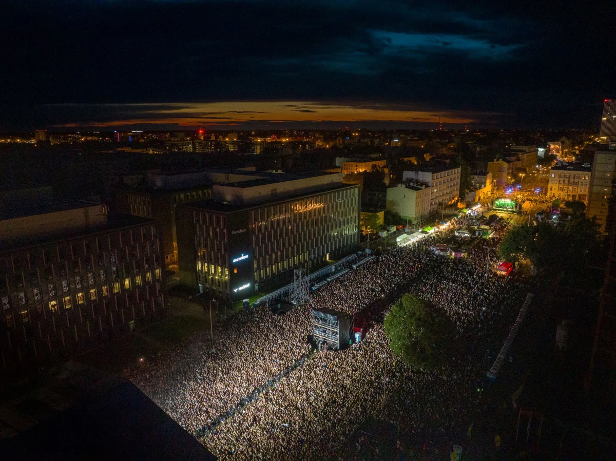 100-procentowe obłożenie we wszystkich hotelach w mieście, 20 tys. osobonocelgów i kilkadziesiąt tysięcy osób, które nocowały u rodziny i znajomych - to pierwsze podliczenia trzech dni 600. urodzin Łodzi. Rekordową frekwencję odnotowały też placówki kulturalno-rozrywkowe.