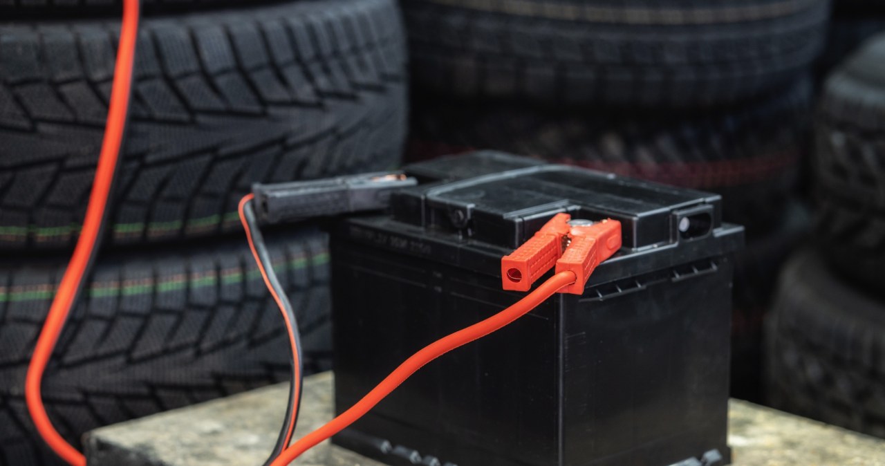 5 tys. zł mandatu, jeżeli wybierzesz złe miejsce. Gdzie wyrzucić akumulator?