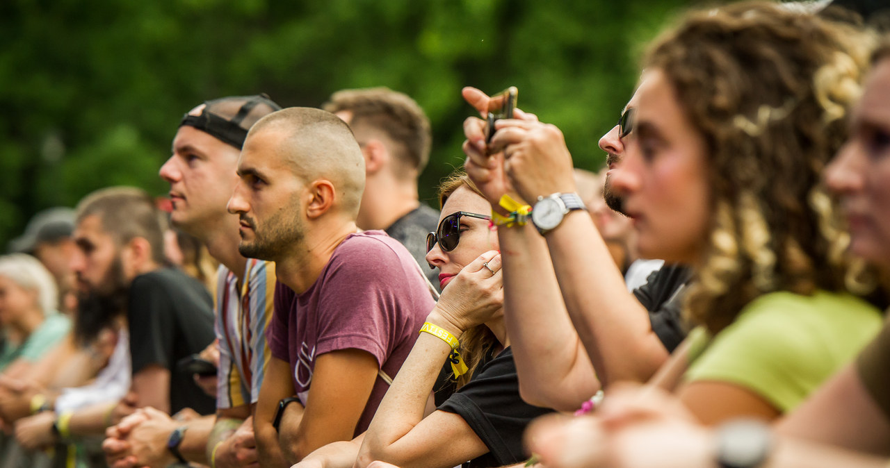 Jedną z największych zagadek tegorocznego OFF Festival był występ grupy Udary. Choć wiadomo było, że zespół zagra debiutancką płytę The Strokes w całości, to nikt nie wiedział, z jakich artystów będzie składał się zespół. 