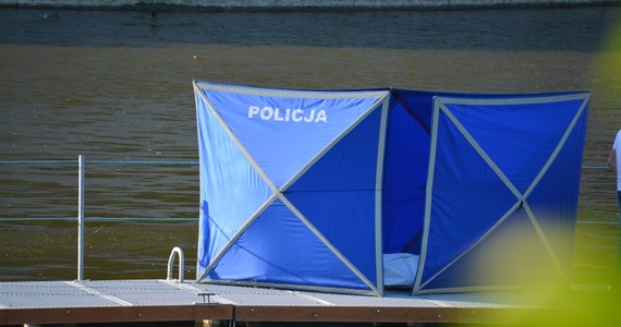 Znaleziono zwłoki mężczyzny, który we wtorek w nocy na oczach kolegi wskoczył do rzeki Wieprz na terenie gminy Milejów (woj. lubelskie) - podała w sobotę policja. Dryfujące w rzece ciało 32-latka zauważył operator policyjnego drona.