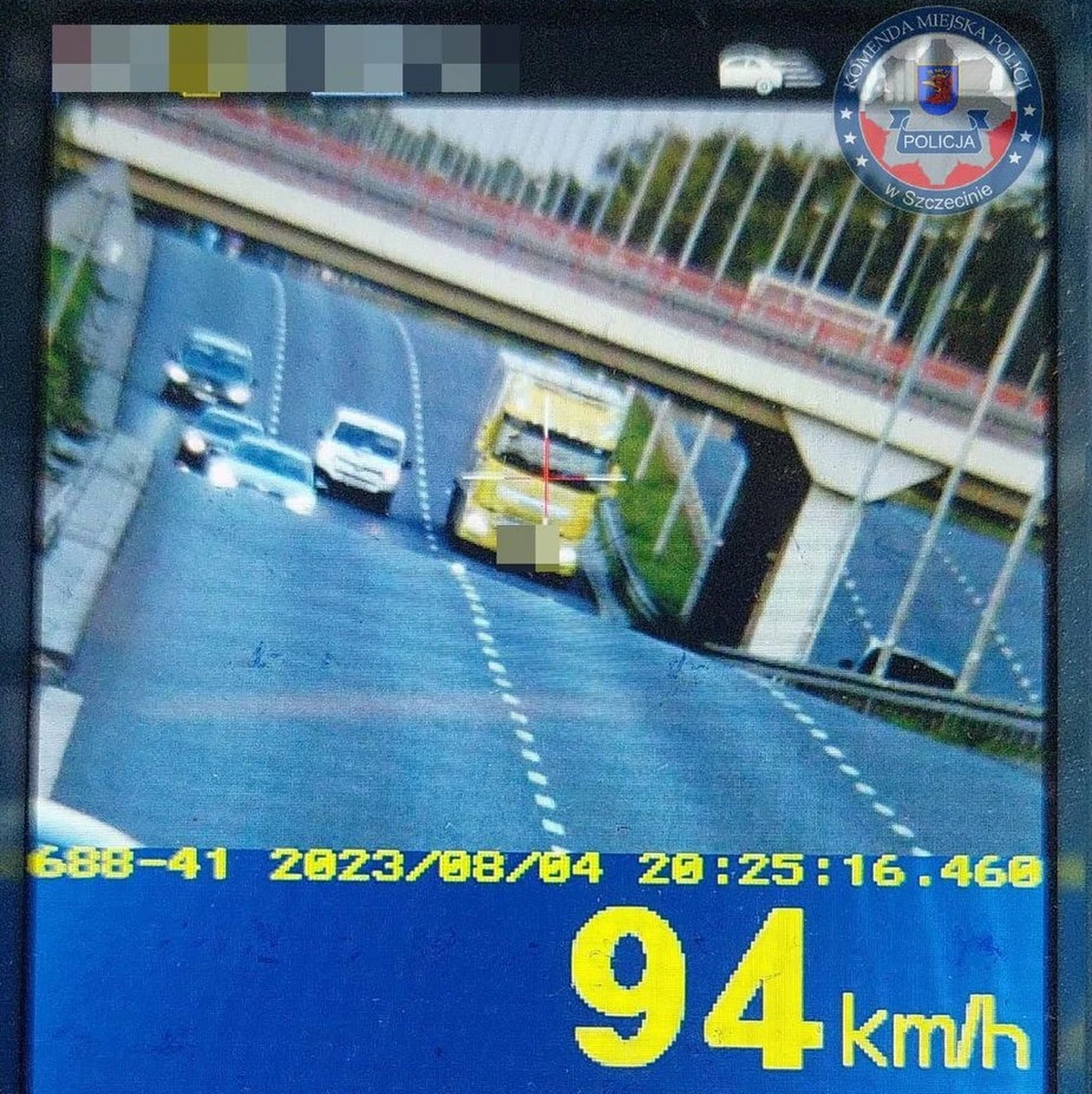 Szczecińscy policjanci zatrzymali do kontroli kierowcę ciężarowego DAF-a, który po raz kolejny przekroczył prędkość – tym razem o ponad 40 km/h. Za popełnione wykroczenie w warunkach recydywy zapłaci mandat w wysokości 2 tys. zł.