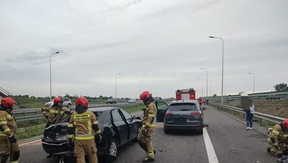Zderzenie trzech aut na S7. Są ranni