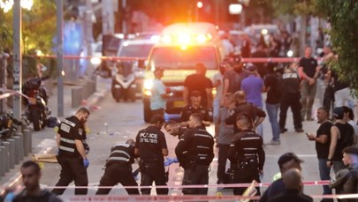 Atak terrorystyczny w Izraelu. Nie żyje jeden napastnik, policja szuka kolejnych