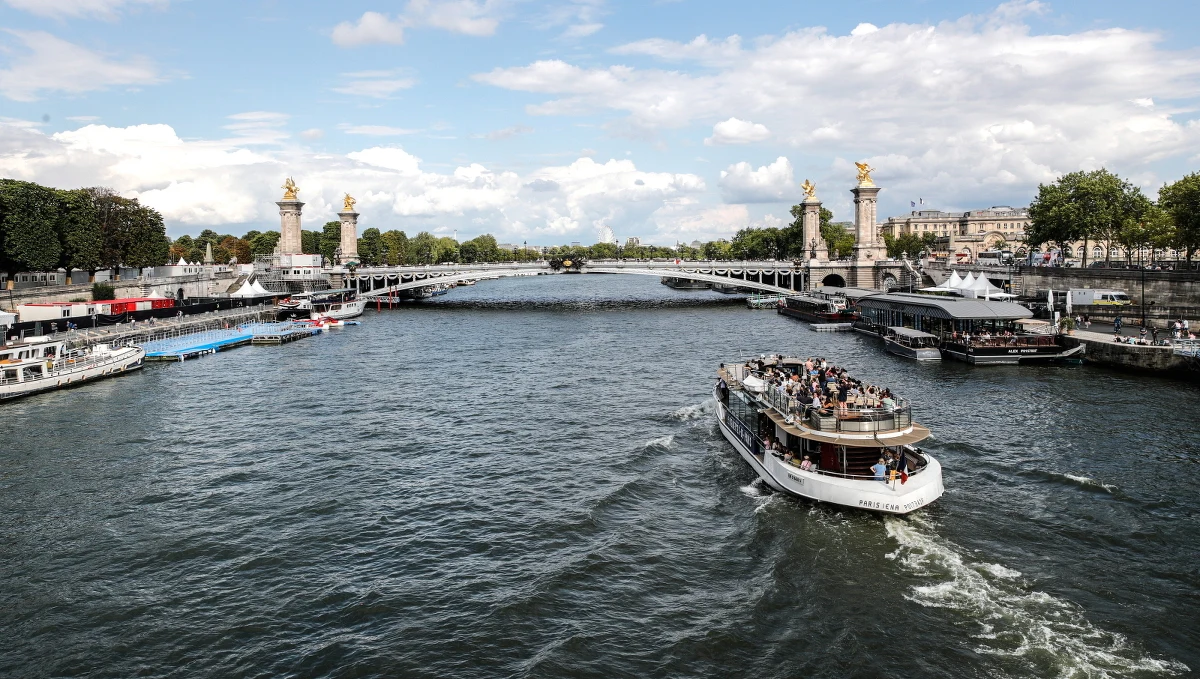 Światowa Federacja Pływacka poinformowała, że zawody na Sekwanie, które miały być przedolimpijskim testem tej konkurencji, zostały w niedzielę ostatecznie odwołane z powodu zanieczyszczenia wody.