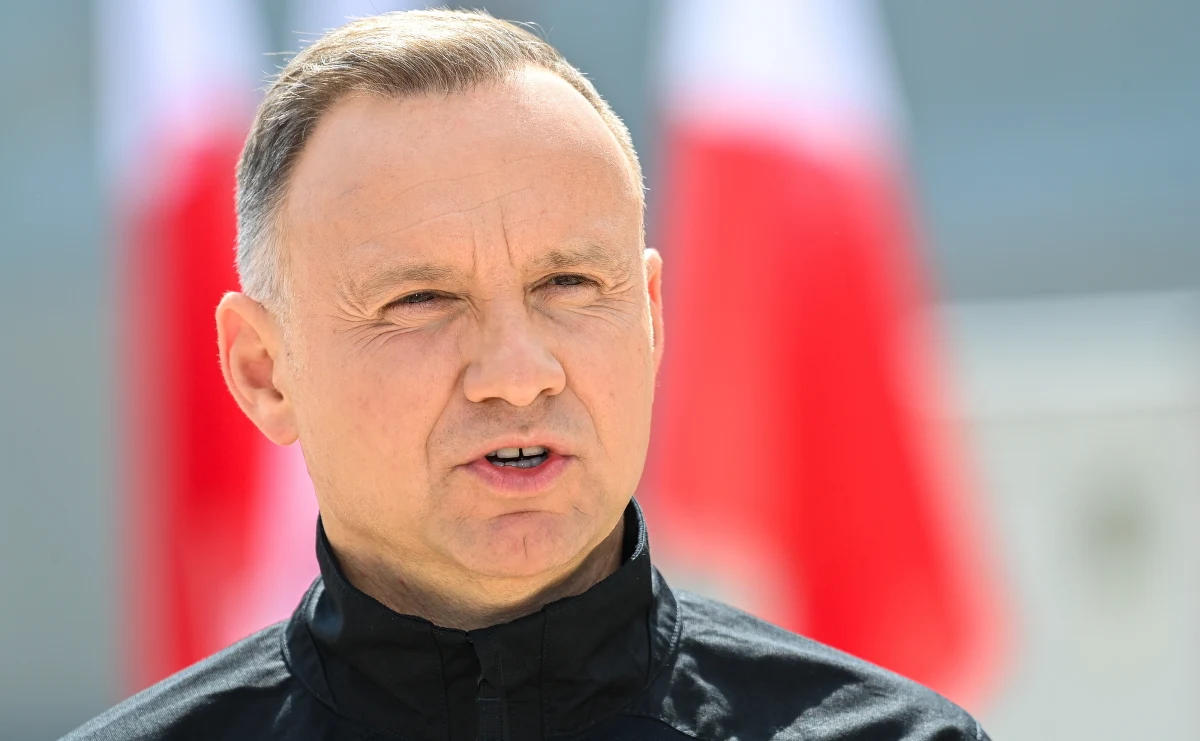 ​Prezydent Andrzej Duda w poniedziałek podpisze nowelizację ustawy o pomocy państwa w wychowywaniu dzieci, która zakłada podwyższenie od 1 stycznia 2024 roku świadczenia 500 plus do 800 zł. Zmiana wysokości świadczenia nastąpi z urzędu, bez konieczności składania dodatkowego wniosku.