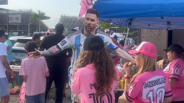 Lionel Messi w ostatnim meczu Interu Miami popisał się znakomitym golem z rzutu wolnego. Tymczasem zainteresowanie jego postacią wśród fanów piłki nożnej w Stanach Zjednoczonych rośnie coraz bardziej. 