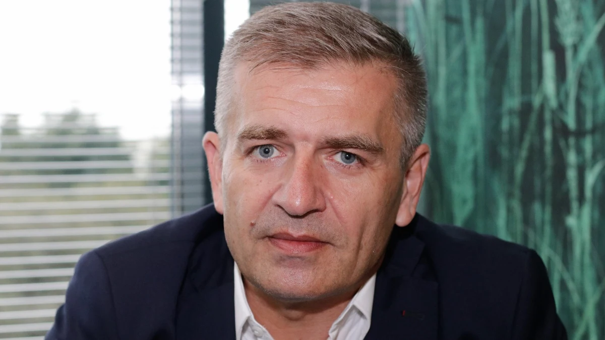 „Adam Niedzielski nie potrafi poradzić sobie ze środowiskiem lekarskim dlatego, że są to ludzie, którzy na co dzień pracują z pacjentami i rozumieją system. Niedzielski tego systemu nie rozumie, nie ma za grosz empatii i jak się okazało odpowiedzialności i kompetencji. Stawiam diagnozę krótko: Niedzielski powinien być natychmiast zdymisjonowany” – podkreślał były minister zdrowia, a obecnie europoseł Platformy Obywatelskiej Bartosz Arłukowicz. W internetowym Radiu RMF24 odniósł się on w ten sposób do ujawnienia przez obecnego szefa resortu zdrowia w mediach społecznościowych poufnych danych lekarza. Wyjaśnienia trwają, a dzisiaj do prokuratury zawiadomienie w sprawie Niedzielskiego złoży Naczelna Rada Lekarska. W Bartoszem Arłukowiczem rozmawiał o tym Tomasz Terlikowski.