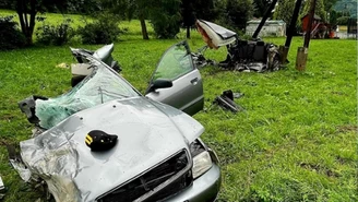 Makabryczny wypadek koło Limanowej. Auto rozerwane na pół