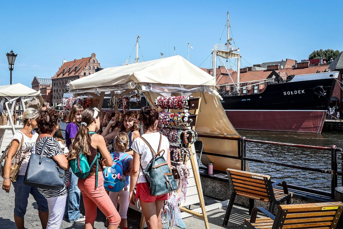Zespół ludowy z Niemiec podczas Jarmarku Św. Dominika wykonał ludową piosenkę „Ein Heller und ein Batzen”, popularną w czasie II wojny światowej wśród żołnierzy Werhmachtu. Niemiecki region "ubolewa z powodu zaistniałej sytuacji" - wynika z oświadczenia, które przesłali organizatorzy Jarmarku Św. Dominika.