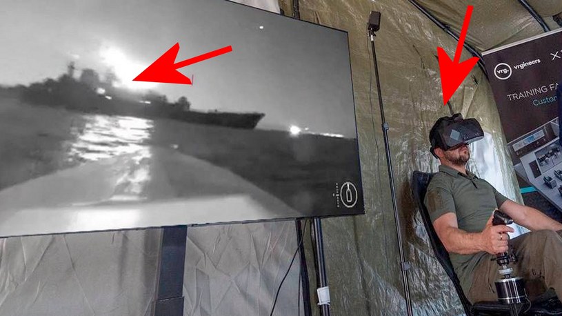 Wołodymyr Zełenski nie tylko pojawił się w bazie lotniczej, gdzie zobaczył i podpisał markerem przygotowane do ataku na rosyjskie cele pociski Storm Shadow i SCALP, ale również miał okazję wcielić się w rolę sterującego dronem morskim z misją uderzenia w rosyjski okręt.