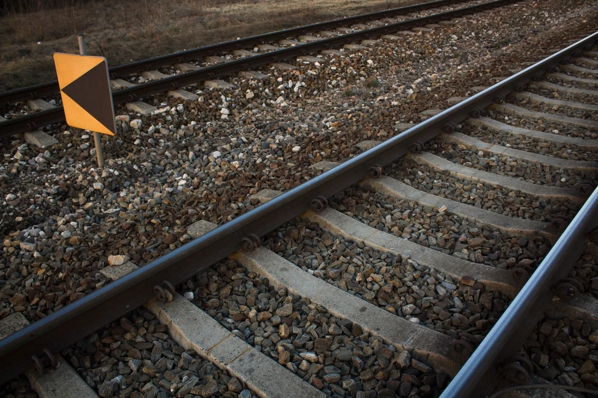 Duże opóźnienia pociągów w rejonie Krakowa. Powodem była uszkodzona sieć trakcyjna i awaria pociągu regionalnego. Informację otrzymaliśmy na Gorącą Linię RMF FM - potwierdziły nam ją służby.