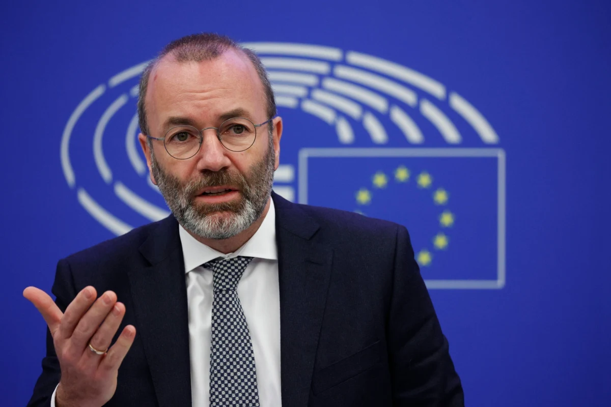 Niemiecki polityk, szef grupy Europejskiej Partii Ludowej (EPL) w PE Manfred Weber w wywiadzie dla telewizji ZDF mówił o "zwalczaniu" PiS-u. Stwierdził, że "każda partia musi zaakceptować państwo prawa; to jest zapora przeciw przedstawicielom PiS-u w Polsce, którzy systematycznie atakują państwo prawa i wolne media".