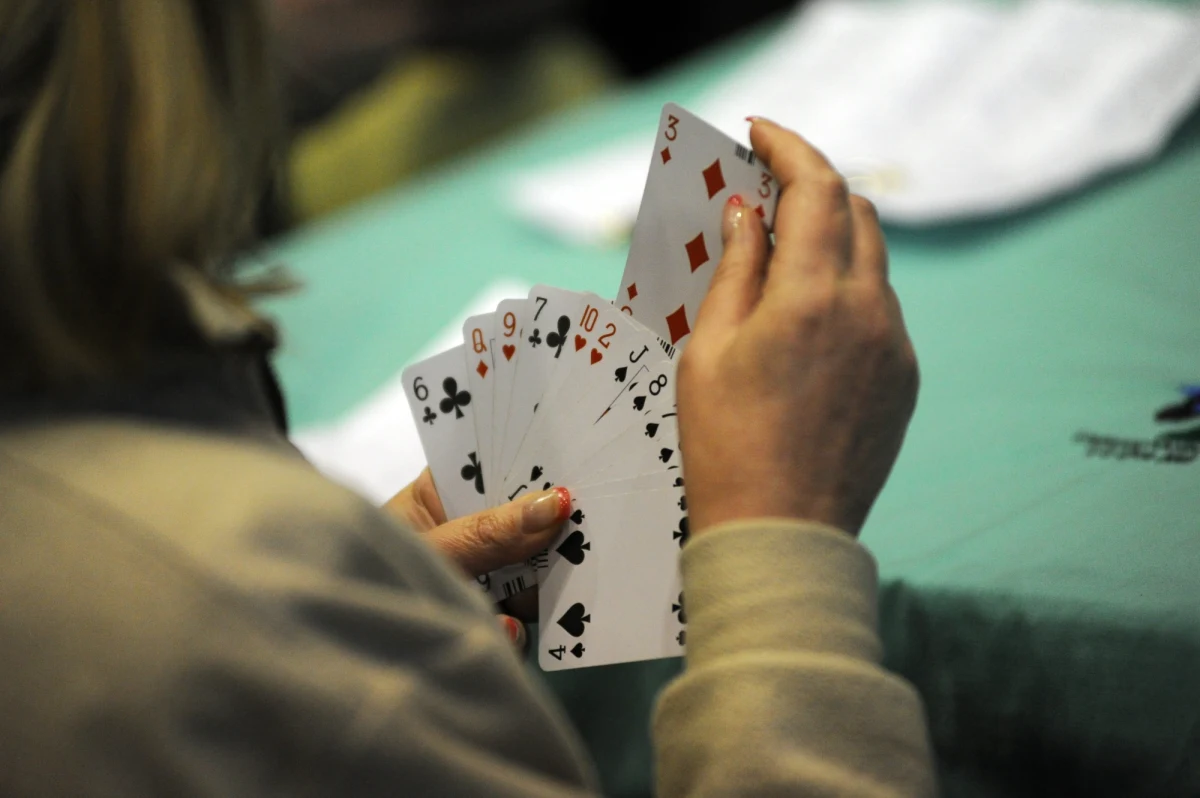 Ogromny sukces Polaków w brydżu sportowym! Nasza reprezentacja do lat 16 wywalczyła wczoraj mistrzostwo świata. Ekipa pod wodzą trenera Marcina Kuflowskiego na turnieju w Holandii pokonała w finale reprezentację Stanów Zjednoczonych.