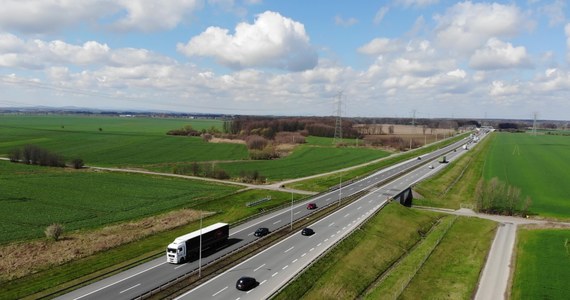 Zmiany w organizacji ruchu na autostradzie A4 w województwie opolskim. Jak przekazała Generalna Dyrekcja Dróg Krajowych i Autostrad, od dziś (8.08) prowadzone będą prace utrzymaniowe pomiędzy węzłem Krapkowice i Kędzierzyn-Koźle To oznacza utrudnienia dla kierowców.