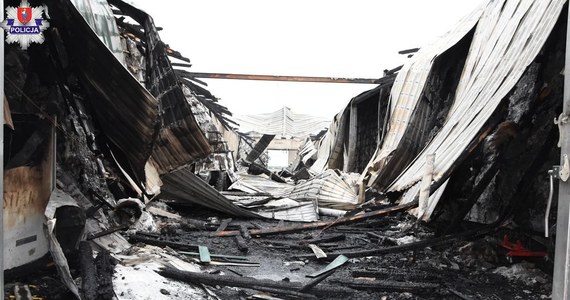 Na ok. 2 mln zł właściciel wstępnie oszacował straty po pożarze hali ze sprzętem rolniczym w miejscowości Cześnik-Kolonia. Prawdopodobną przyczyną pojawienia się tam ognia było uderzenie pioruna – podała we wtorek policja.