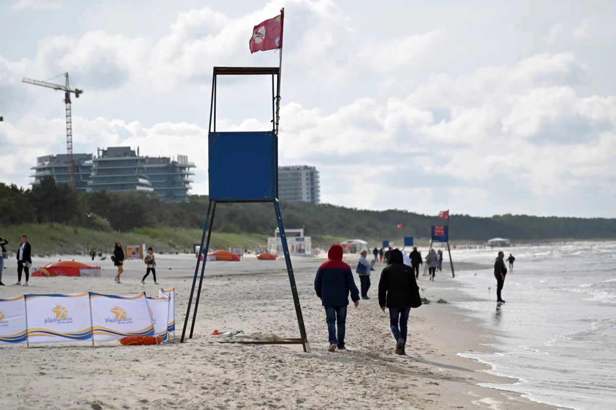 Zaledwie 6 stopni Celsjusza. Taką najniższą odczuwalną temperaturę synoptycy Instytutu Meteorologii i Gospodarki Wodnej potwierdzili wczoraj w Łebie na Pomorzu. Mimo że to niskie jak na tę porę roku wartości, daleko im do rekordu.