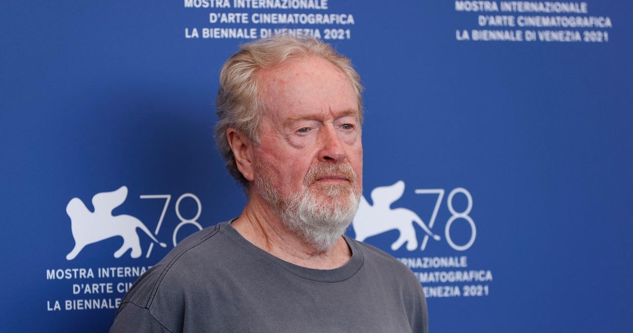 W swojej karierze Ridley Scott nakręcił wiele filmów, które dziś są klasykami kina. Wystarczy wymienić takie tytuły jak "Obcy - 8. pasażer Nostromo", "Łowca androidów" czy "Gladiator". Większość z nich doczekała się bądź doczeka kontynuacji. Scott mógł wybierać, który sequel nakręci osobiście, a który odda innemu reżyserowi. Kilka lat temu reżyser stanął przed trudnym wyborem - zrealizować film "Obcy: Przymierze" czy "Blade Runner 2049". Brytyjczyk zdecydował się na ten pierwszy projekt i dziś tego żałuje.