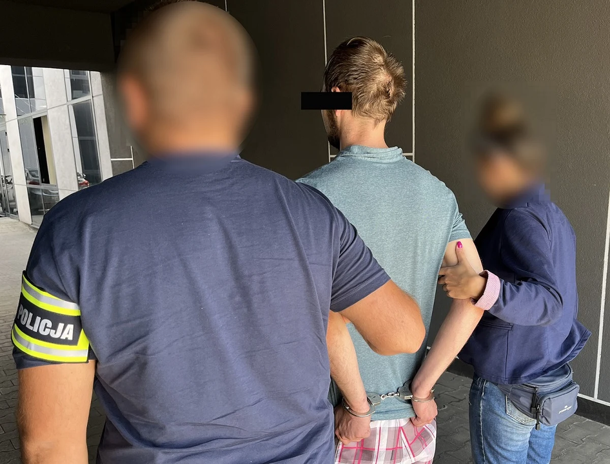 Kradzież drobnego sprzętu elektronicznego stała się dodatkowym źródłem dochodów dla 31-letniego pracownika jednego z magazynów mieszczących się w Łodzi przy ul. Józefów. Zanim mężczyzna został zatrzymany na gorącym uczynku, zdążył wynieść towar za 25 tys. zł.