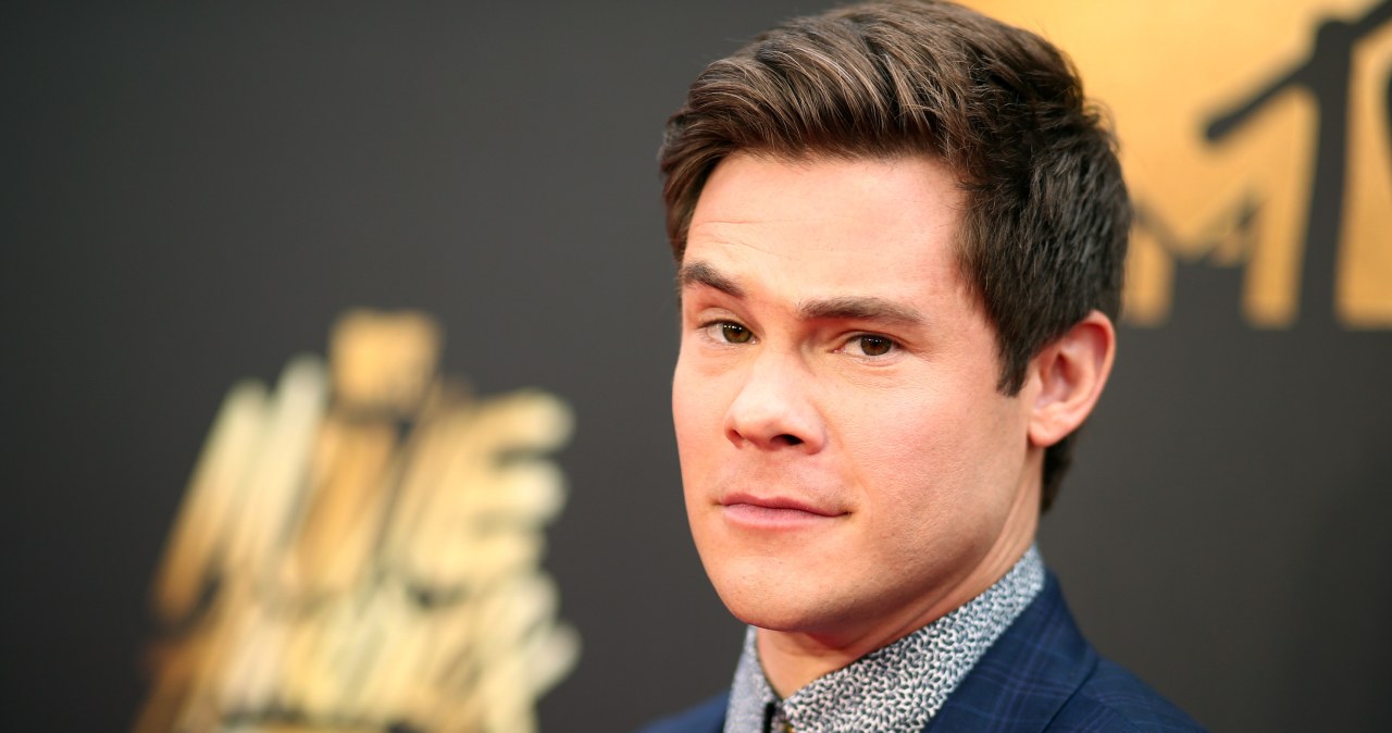 Filme Und Serien Von Adam Devine Adam Devine krytykuje Marvela. "Kino superbohaterskie zniszczyło