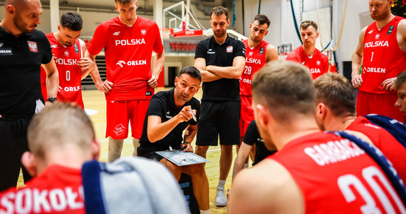 Kadra koszykarzy podczas losowania w Monachium poznała swoich rywali w kwalifikacjach EuroBasketu 2025. Polska jest współgospodarzem mistrzostw Europy i jest pewna awans na turniej ale zgodnie z zasadami będzie grała w kwalifikacjach. Biało-czerwoni trafili do grupy H, gdzie zmierzą się z Litwą, Estonią oraz Macedonią Północną. Mecze fazy grupowej turnieju w 2025 roku, którego Polska jest współgospodarzem, nasza kadra będzie rozgrywać w Spodku w Katowicach. 