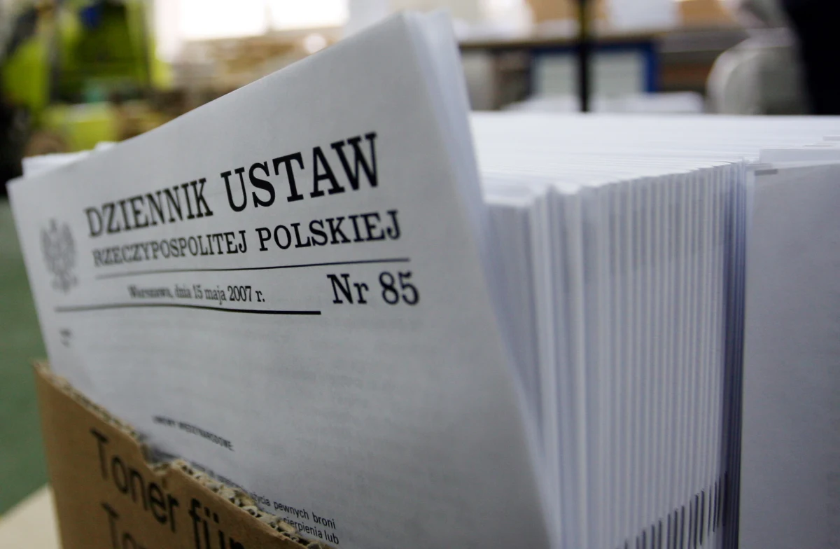 W Dzienniku Ustaw w poniedziałek wieczorem opublikowano dzisiejsze postanowienie prezydenta Andrzeja Dudy w sprawie zarządzenia wyborów do Sejmu i Senatu. Pierwszą czynnością wyborczą, przed którą stoją komitety, chcące wziąć udział w wyborach, jest zawiadomienie Państwowej Komisji Wyborczej o utworzeniu komitetu wyborczego.