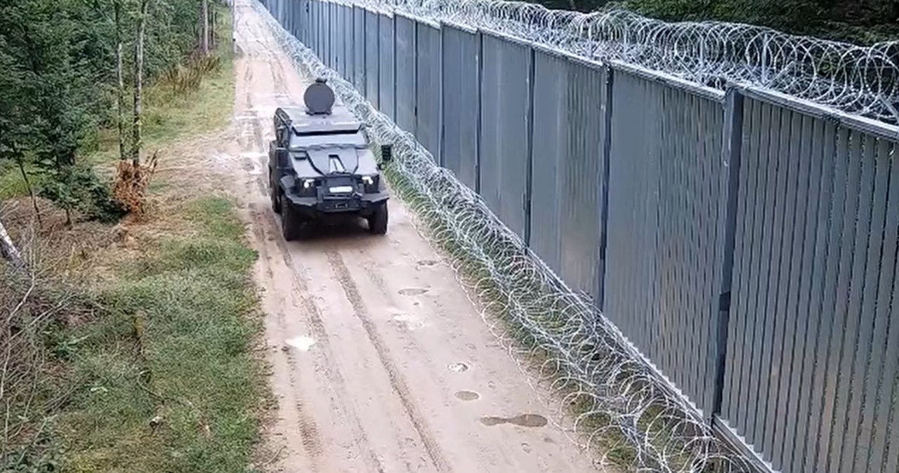 Polska Straż Graniczna pochwaliła się, że na granicy polsko-białoruskiej pojawiły się pojazdy specjalne TUR, dzięki którym będzie można sprawniej i bezpieczniej wykonywać patrole.