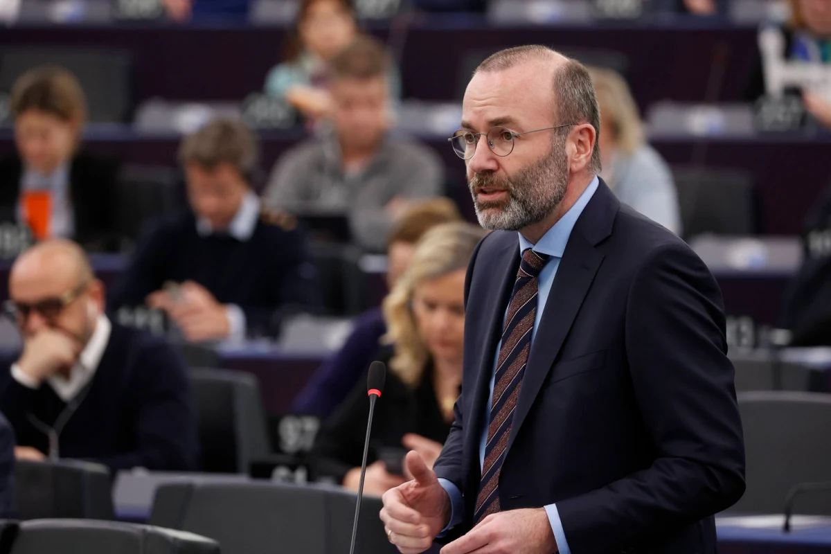 "Lider Grupy EPL w PE Manfred Weber szybko odrzucił zaproszenie do debaty z premierem Mateuszem Morawieckim" - podał portal Politico. Szef polskiego rządu wezwał niemieckiego polityka do debaty w odpowiedzi na jego słowa o "zwalczaniu Prawa i Sprawiedliwości". 