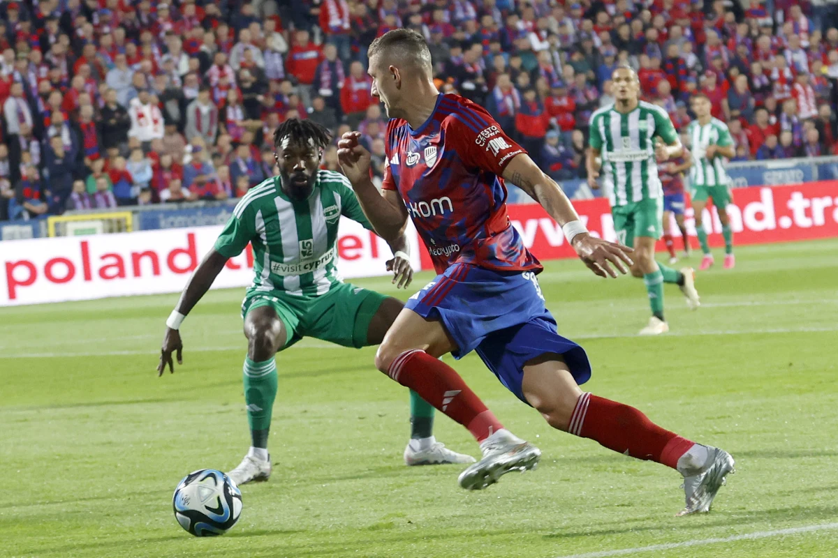 Mistrz Polski Raków Częstochowa pokonał cypryjski Aris Limassol 2:1 w pierwszym meczu 3. rundy kwalifikacji do Ligi Mistrzów. Za tydzień rewanżowy mecz na Cyprze, którego stawką będzie wejście do decydującej rundy eliminacji LM.