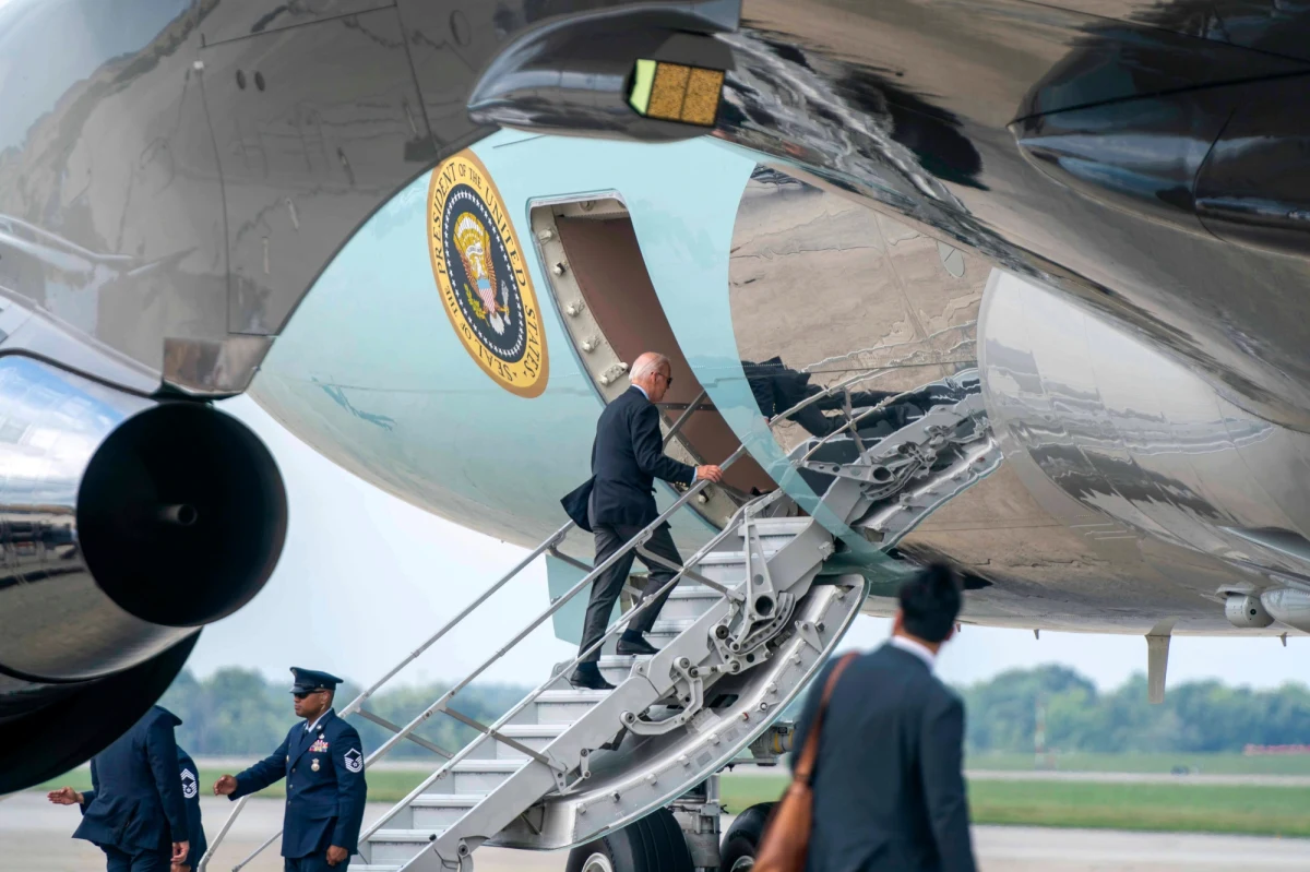 Prezydent USA Joe Biden ogłosił we wtorek w Arizonie powstanie Narodowego Pomnika Baaj Nwaavjo I'tah Kukveni, liczącego 4 tys. km kwadratowych obszaru  objętego ochroną. Decyzja oznacza, że na terenach uznawanych przez lokalnych Indian za święte będzie obowiązywał zakaz wydobywania uranu.