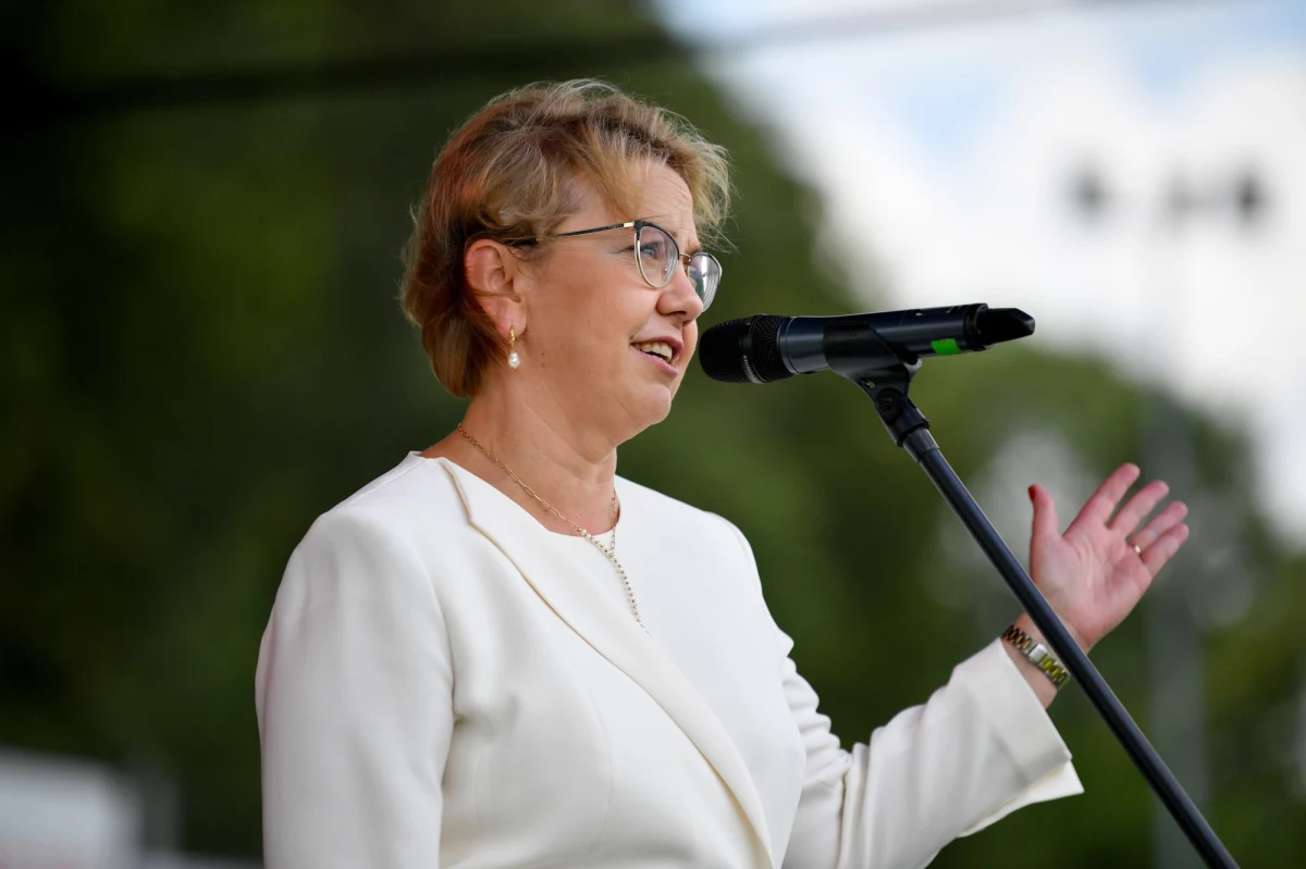 Polska zaskarżyła do Trybunału Sprawiedliwości Unii Europejskiej kolejne dwa unijne akty prawne dotyczące kwestii emisji CO2 – poinformowała minister klimatu i środowiska Anna Moskwa. Oba stanowią część pakietu Fit for 55, który ma zaostrzyć politykę klimatyczną UE.