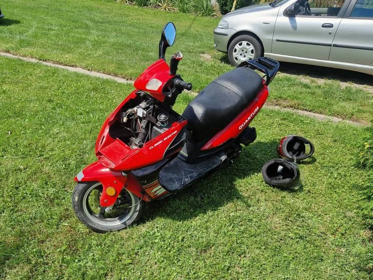 Kompletnie pijany mężczyzna wiózł na skuterze swoją 15-letnią córkę. Sprawą zajęła się policja, kiedy ich podróż zakończyła się w przydrożnym rowie. Kierowca miał w organizmie 3,5 promila alkoholu. Do zdarzenia doszło w miejscowości Wrocanka w gminie Tarnowiec.