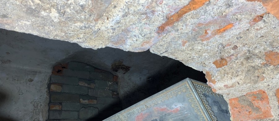 To sensacja - tak mówi się o odkryciu, jakiego dokonano w Świdnicy na Dolnym Śląsku. W krypcie pod katedrą pracujący tam robotnicy odkryli przejście do kolejnej krypty. Odnaleziono w niej cynowy sarkofag z XVII wieku