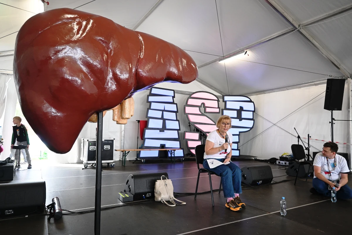 Ponad 420 wątrób przebadali specjaliści ze Szpitala Wojewódzkiego w Szczecinie podczas tegorocznego Pol'and'Rock Festiwalu. Jego uczestnicy nawet kilka godzin czekali w kolejce na możliwość wykonania elastografii. To bezinwazyjne badanie, które pokazuje m.in. słuszczenie czy marskość wątroby. 