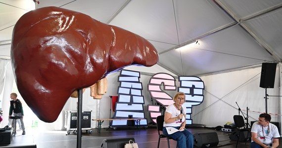 Ponad 420 wątrób przebadali specjaliści ze Szpitala Wojewódzkiego w Szczecinie podczas tegorocznego Pol'and'Rock Festiwalu. Jego uczestnicy nawet kilka godzin czekali w kolejce na możliwość wykonania elastografii. To bezinwazyjne badanie, które pokazuje m.in. słuszczenie czy marskość wątroby. 