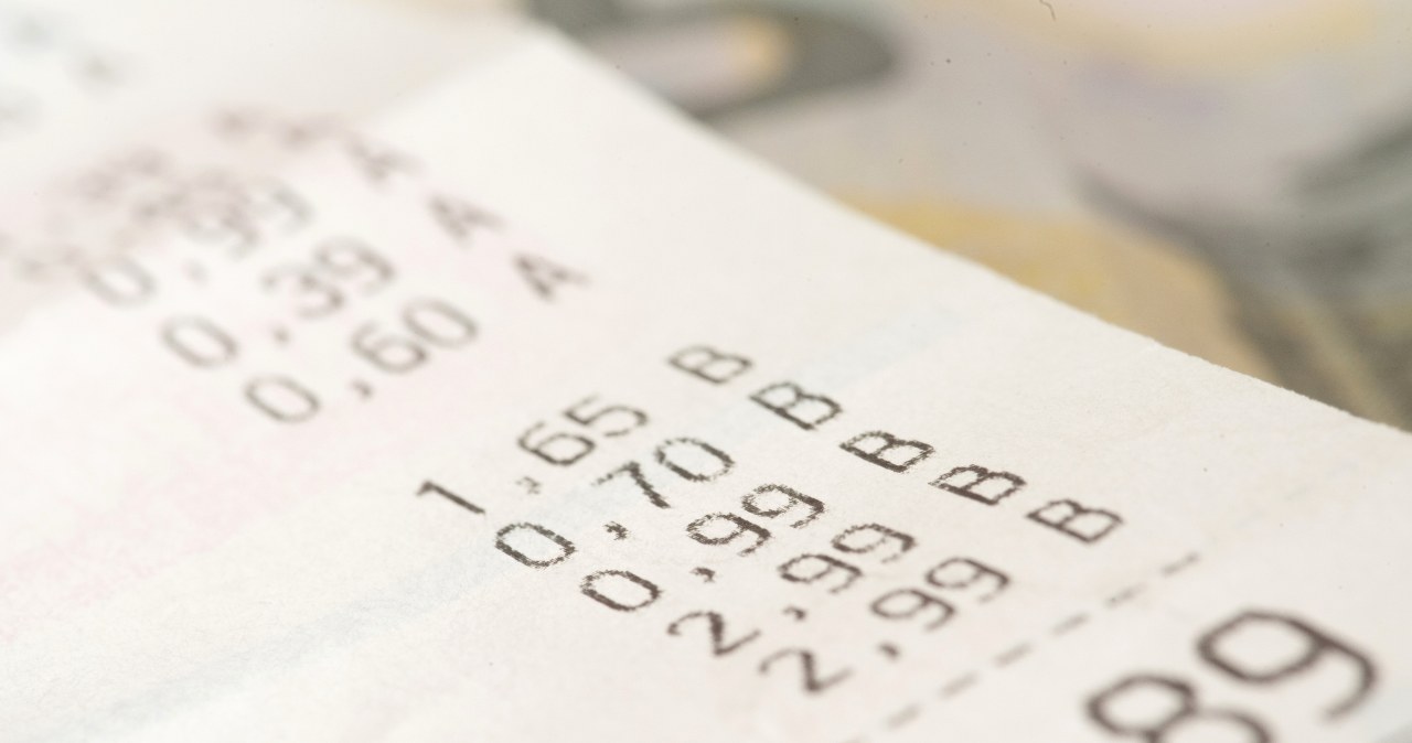 W tydzień ukradła 3 tys. zł z paragonów. Klienci nie mają choćby pojęcia