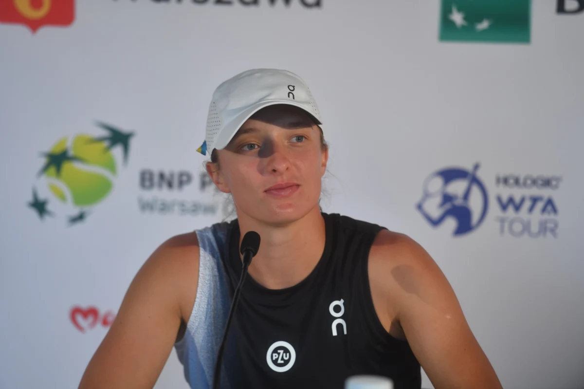 Liderka światowego rankingu tenisistek rozpoczyna rywalizację w turnieju WTA 1000 na twardych kortach w Montrealu. Polka w 1. rundzie miała wolny los. W drugiej zagra z Czeszką Karoliną Pliskovą, która pokonała w poniedziałek Chinkę Lin Zhu 6:3, 6:7 (8-10), 6:2. Polka swój pierwszy mecz w kanadyjskim turnieju rozegra na IGA Stadium. "To wielki zaszczyt posiadać stadion ze swoim imieniem" – przyznała z uśmiechem Iga Świątek, czym rozbawiała wszystkich zebranych na konferencji prasowej dziennikarzy. 