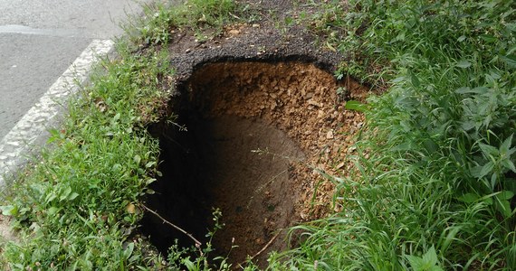 W Myślachowicach koło Trzebini pojawiły się zapadliska. Są zlokalizowane przy drodze wojewódzkiej 791, łączącej Trzebinię z Myślachowicami. Największa dziura została zasypana. 