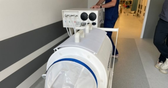 Czy laserobaria stanie się szansą na leczenie trudno gojących się ran? W Wojskowym Szpitalu Klinicznym w Lublinie testowany jest sprzęt, który łączy w sobie kilka różnych urządzeń wspomagających leczenie. Dzięki temu możliwe będzie skrócenie czasu zdrowienia.