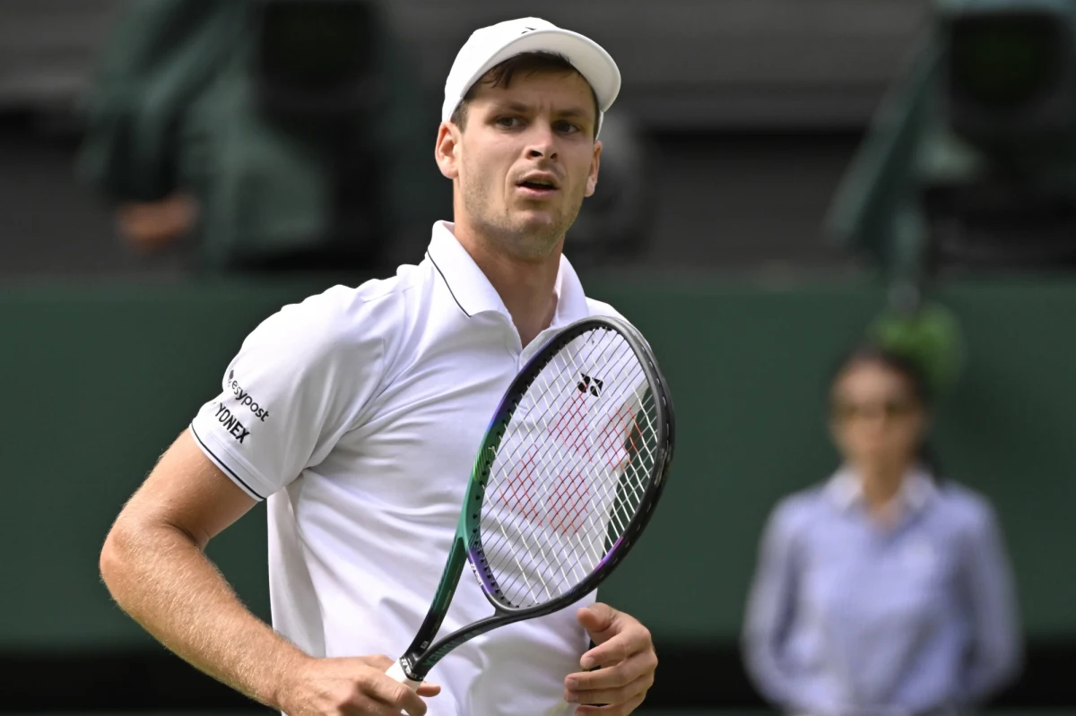 Hubert Hurkacz pokonał Serba Miomira Kecmanovica 5:7, 6:3, 6:0 i awansował do trzeciej rundy (1/8 finału) tenisowego turnieju ATP 1000 na twardych kortach w Toronto (pula nagród 6,6 mln dol.). Jego kolejnym rywalem może być lider światowego rankingu Hiszpan Carlos Alcaraz.