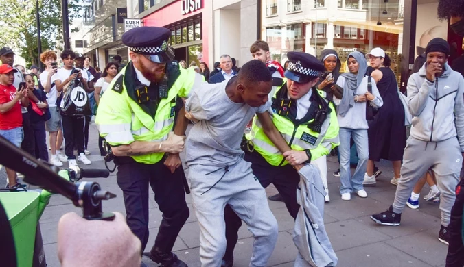 Starcia z policją w Londynie. Powodem trend na TikToku