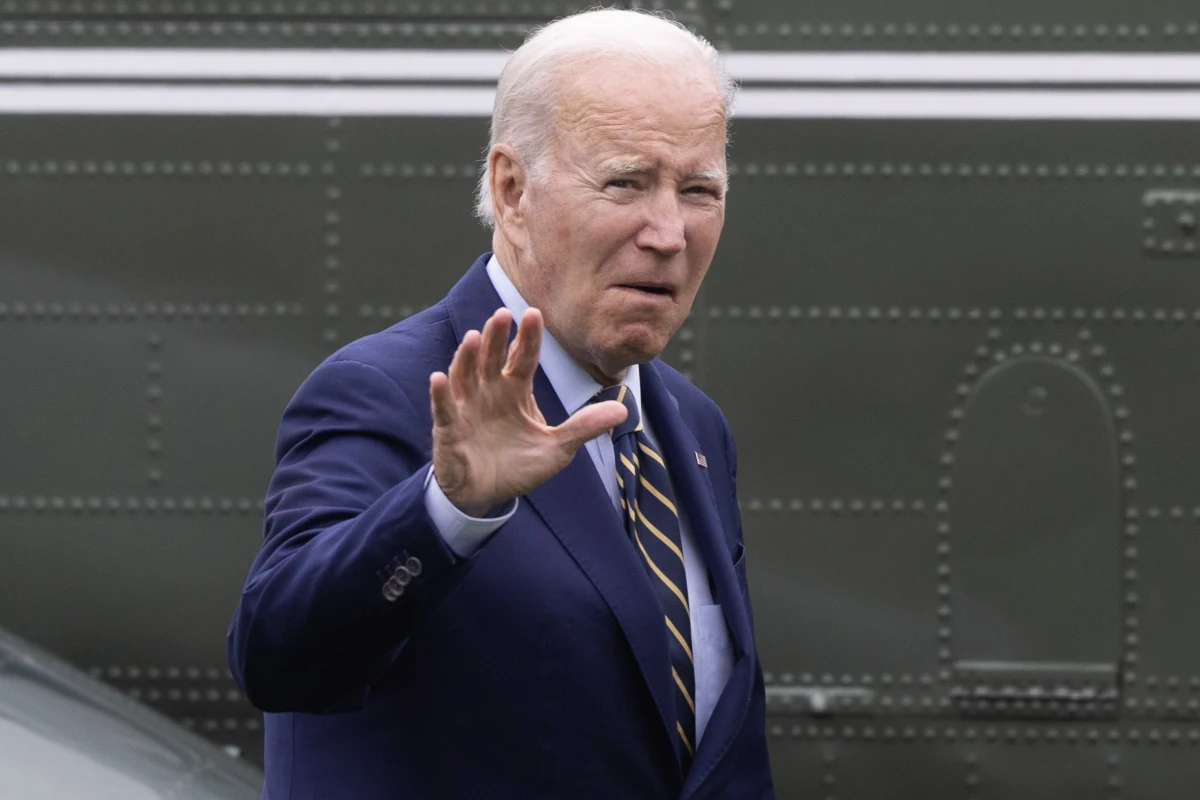 Prezydent Joe Biden podpisał w środę dekret wykonawczy zakazujący amerykańskim firmom niektórych inwestycji technologicznych w Chinach. Ma to zamknąć Pekinowi dostęp do najbardziej zaawansowanych technologii, które mogą być wykorzystywane do modernizacji chińskiej armii.