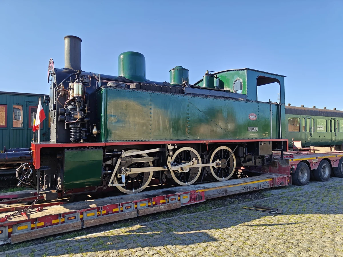 Prawie 100-letnia belgijska lokomotywa wyrusza dziś w drogę do Polski. Będzie gwiazdą na Paradzie Parowozów w Wolsztynie. "To dla nas zaszczyt, bo Wolsztyn jest europejską mekką parowozów" - mówi w rozmowie z RMF FM Wim Charita, szef belgijskiego stowarzyszenia, które jest właścicielem lokomotywy. 