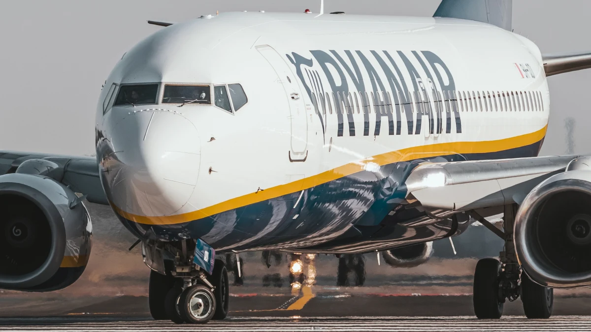 W najbliższy poniedziałek i wtorek pasażerowie w Warszawie, Łodzi i Poznaniu muszą się liczyć z odwołanymi lotami linii Ryanair. Powodem jest kolejny w te wakacje strajk pilotów taniego przewoźnika na lotnisku Charleroi w Belgii.