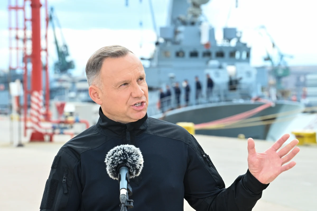 Rosja musi być powstrzymana na Ukrainie teraz, aby później amerykańscy żołnierze nie musieli przelewać krwi, by odnowić pokój w Europie, tak jak w obu wojnach światowych - powiedział prezydent Andrzej Duda w wywiadzie opublikowanym na łamach "Washington Post". 