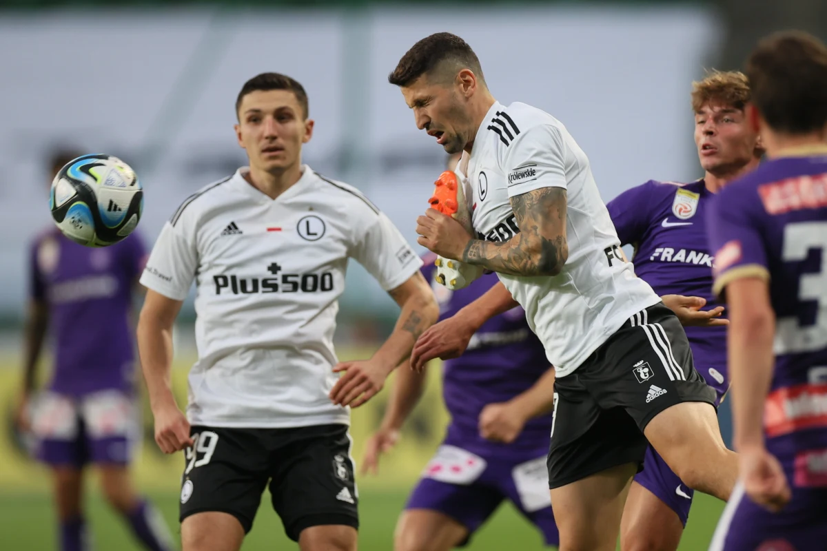 Piłkarze Legii Warszawa przegrali z Austrią Wiedeń 1:2 (0:1) w pierwszym meczu trzeciej rundy eliminacji Ligi Konferencji. 