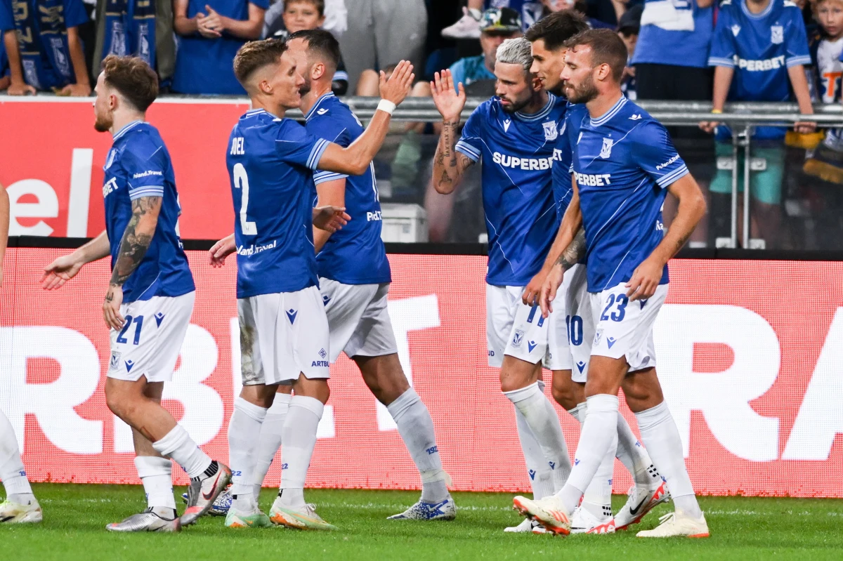 Spośród polskich klubów, które rywalizują w 3. rundzie eliminacji piłkarskiej Ligi Konferencji, tylko Lech Poznań ma powody do zadowolenia przed zaplanowanymi na 17 sierpnia rewanżami. "Kolejorz" pokonał u siebie Spartaka Trnawa 2:1. Legia i Pogoń poniosły porażki.